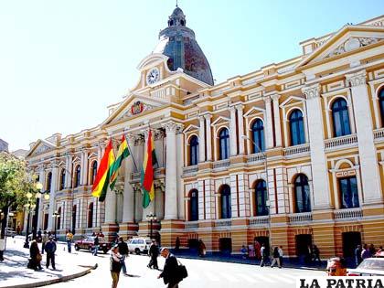 La independencia y autonomía de los poderes del Estado quedan en duda después de las declaraciones del presidente Morales (Asamblea Legislativa Plurinacional)