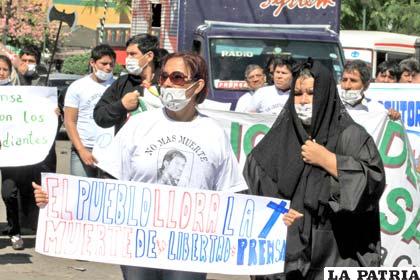 Gobiernos deben dejar de entrometerse y aceptar que los medios de comunicación protegen y robustecen la democracia