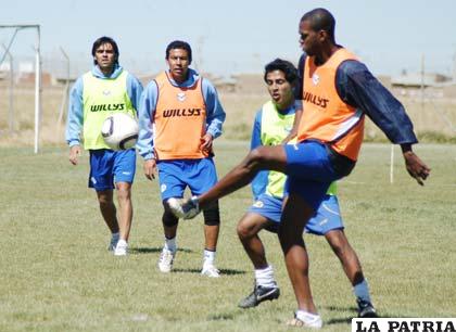Vieira, Paz y Brandao, jugadores de San José