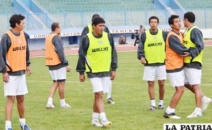 Jugadores de San José, en el entrenamiento de ayer en el “Bermúdez”