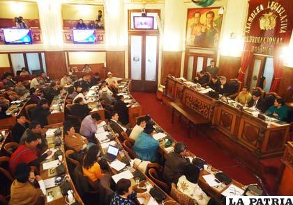 Asambleístas abordando parámetros de la elección de magistrados para el Tribunal Supremo de Justicia 