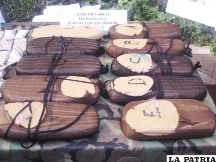 Varios paquetes de droga halladas en el “guarda equipajes”