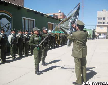 El comandante de Policía hace el reconocimiento en los 25 años del Batallón de Seguridad Física