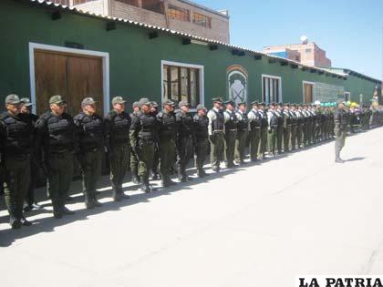Uniformados de la entidad que celebró sus “Bodas de Plata”