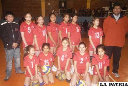 Equipo de Economía que interviene en la categoría mini niñas