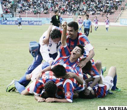 Celebración de los jugadores de La Paz FC