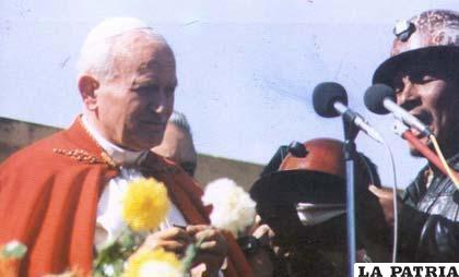 El Papa Juan Pablo II en su visita a Oruro en 1988