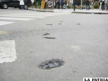 Las calles de la Plaza 10 de Febrero están en mal estado por las explosiones de cachorros de dinamita