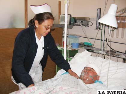 Las enfermeras realizan un gran trabajo social, se convierten en familia de los pacientes