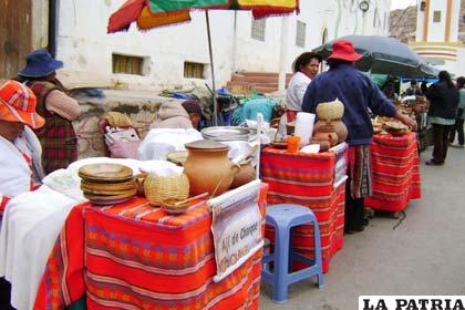 Comerciantes de comida asentadas en la Avenida Cívica “Sanjinés Vincenti”