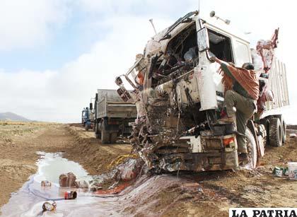 La cabina del camión quedó destrozada