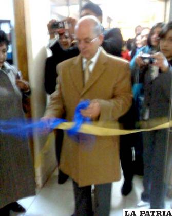 Edgar Duarte, rector de Golden Bridge, inauguró nueva infraestructura