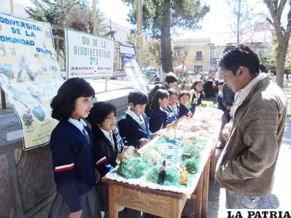Los niños de la patrulla Ecológica de la U.E. Comibol Oruro 1 celebraron el Día Internacional de la Biodiversidad