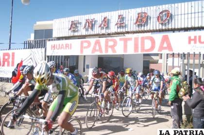 Partida de los ciclistas de la categoría Élite