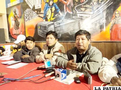 La conferencia de prensa de los dirigentes del sindicato Mixto de Trabajadores Mineros de Huanuni
