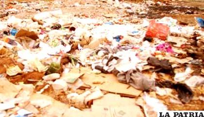 Toneladas de basura se botan en Oruro cada año