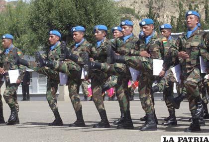 Las Fuerzas Armadas dignifican a Bolivia al representar con dignidad al país en el exterior según el presidente Morales (Foto APG)