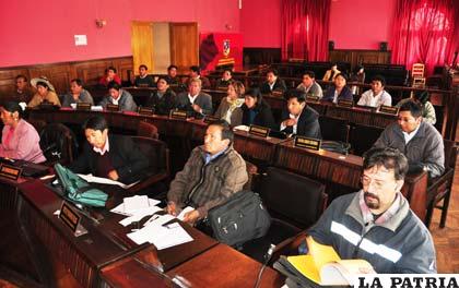 Leyes aprobadas por la Asamblea aún no fueron reglamentadas por el ejecutivo departamental