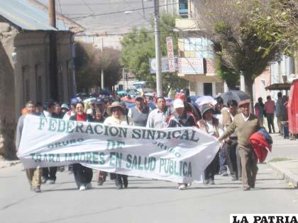 Los trabajadores salieron de los piquetes de huelga para unirse a las marchas
