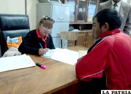 Afiliados al STPO, ponen sus cuotas al día para participar de las elecciones