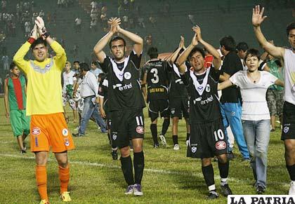 Celebración de los jugadores de San José en Trinidad