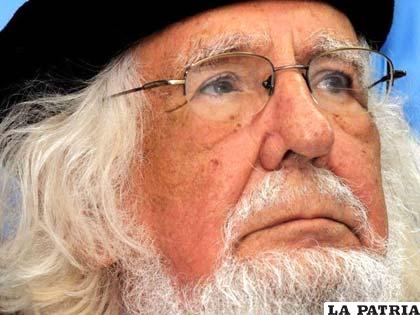Ernesto Cardenal, el reconocido poeta en el contexto latinoamericano (apuntesdelechuza.files.wordpress.com)