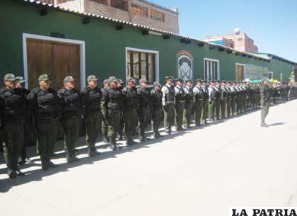 Efectivos policiales del Batallón de Seguridad Física