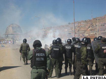 Los policías despejaron la zona del Casco