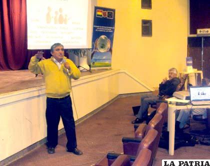 Iván Arias explico la importancia de apostar por el desarrollo humano