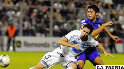 Una acción del empate que logró Boca Juniors (foto: foxsportsla.com)