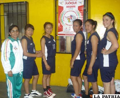 Integrantes de la selección orureña de basquetbol