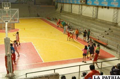El trabajo de las pequeñas continúa en la cancha oficial