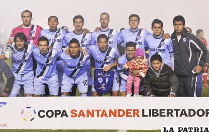 El equipo de Bolívar que jugará este jueves ante el Santos de Brasil (Foto: APG)