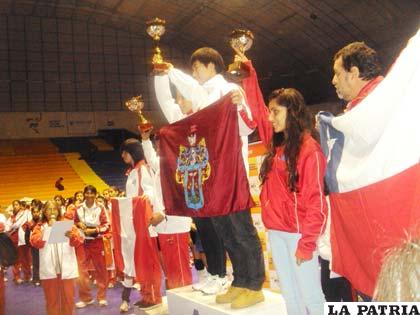 Premiación a los ganadores del taekwondo