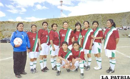 Jugadoras del plantel de Municipal de Huanuni