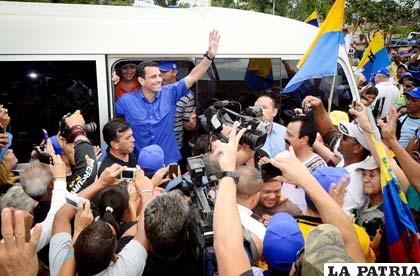 Henrique Capriles, inició una gira internacional en busca de apoyo de exiliados para las elecciones generales del 7 de octubre (dossier33.com)