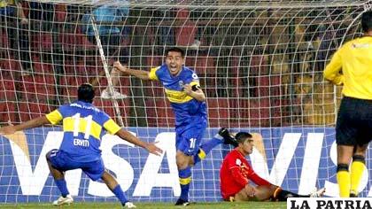 Riquelme celebra su gol que al final le dio la clasificación a Boca (Foto: foxsportsla.com)