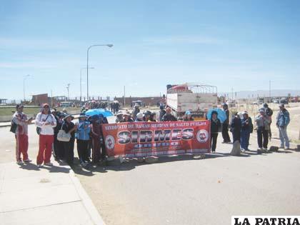 Personal de salud bloqueó los accesos de salida a La Paz