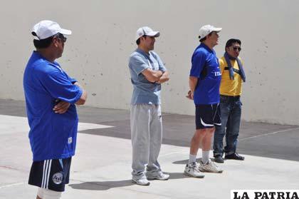 Dirigentes de la pelota raqueta de Oruro