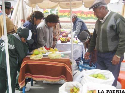 Productores de Huari valorizaron su producto en la ciudad