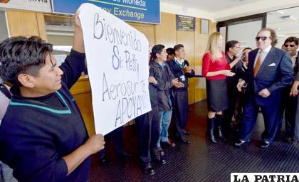 Trabajadores de la empresa AeroSur determinaron masificar el piquete de huelga de hambre demandando el pago de más de cinco meses de salarios /APG