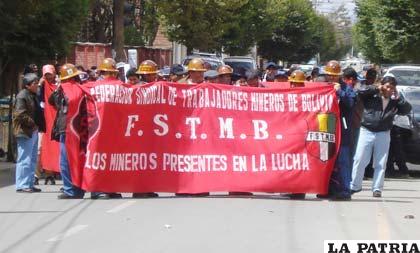 Mineros de la Fstmb participarán de cumbre social de la COB (Foto archivo)