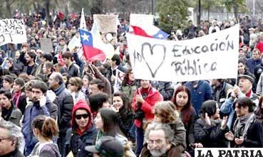 Estudiantes chilenos nuevamente salieron en marcha de protesta pidiendo una educación gratuita /acn.com.ve