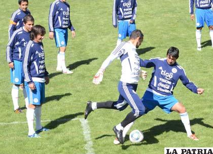 La selección de Paraguay entrena en La Paz (foto: APG)