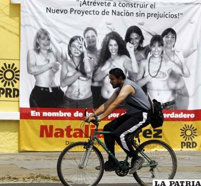 Natalia Juárez candidata del PRD posó semidesnuda junto a otras mujeres como parte de su campaña política /elsiglodetorreon.com.mx