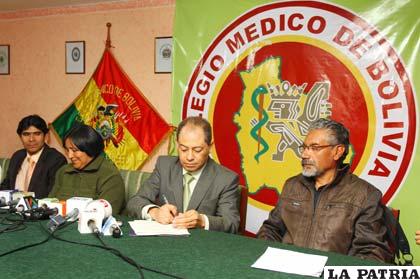 Tras la firma de un acuerdo entre Gobierno y dirigentes, regresa la normalidad al sector salud, después de 50 días de conflicto y movilizaciones en rechazo al decreto 1126 (APG)