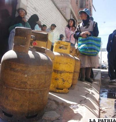 Cada garrafa de gas en Perú, se vede en un equivalente a 130 bolivianos
