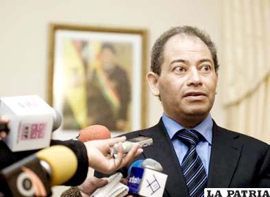Carlos Romero, ministro de Gobierno refiere que intereses de grupo provocan enfrentamientos entre cooperativas mineras /boliviaenblogs.com
