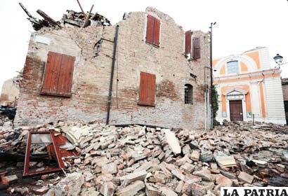 Vista del estado del castillo de San Felice tras el terremoto de 5,9 grados de magnitud en la escala Richter registrado hoy, domingo en Módena /vivelohoy.com
