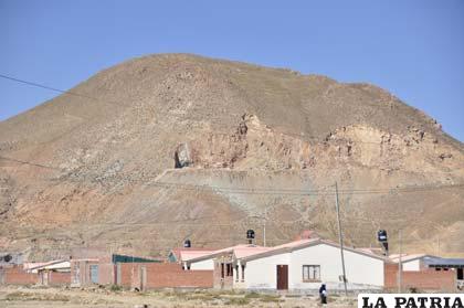 Existe indiscriminada explotación de piedra en el cerro San Pedro